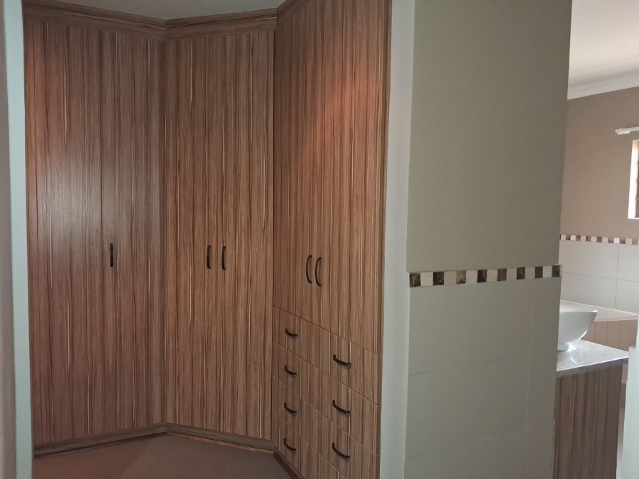 To Let 3 Bedroom Property for Rent in Hillside Free State